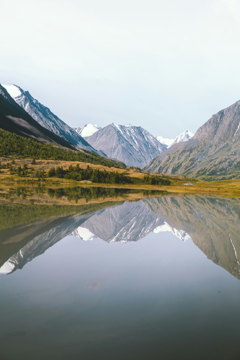 Photo — Mountain landscape with lake reflection